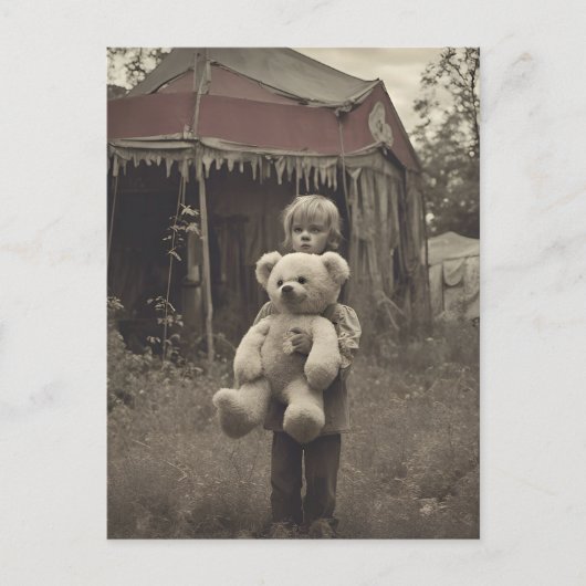 幽霊の子の放棄されたヴィンテージサーカステント ポストカード (正面)