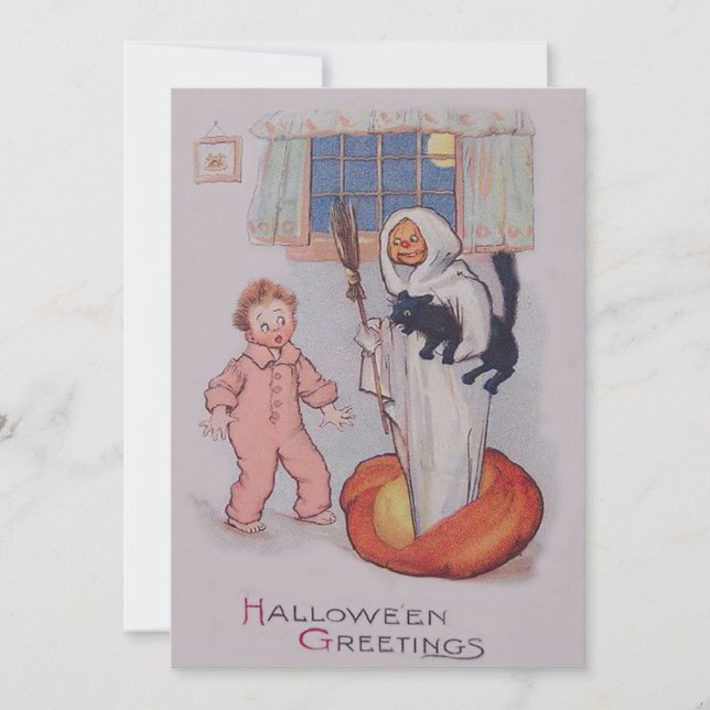 幽霊の衣装が微笑むハロウィーンのカボチャのちょうちん黒猫 (正面)