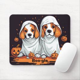 幽霊の衣装を着たハロウィンおもしろいビーグル マウスパッド