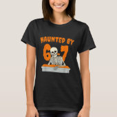 幽霊の67(シックスセブン)ミーム 骸骨の手 ハロウィン Tシャツ (正面)