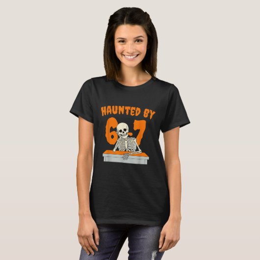 幽霊の67(シックスセブン)ミーム 骸骨の手 ハロウィン Tシャツ (正面フル)