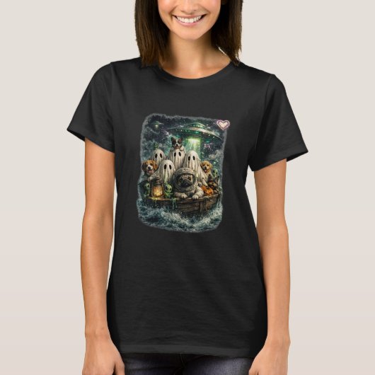 幽霊パグ乗組員が海をうろつく Tシャツ (正面)