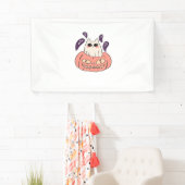 幽霊子猫をカボチャクラシックのTシャツに 横断幕 (インサイチュ)