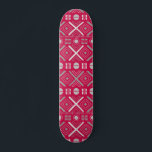 幾カッコいい何部族ピンクの銀色の模様 スケートボード<br><div class="desc">カッコいいGeometric Tribal Pink Silver Pattern Skateboardは、ピンクの背景に銀モダン色の幾何学的な部分模様を描いています。デザイン：©Evco Studio www.zazzle.com/store/evcostudio</div>