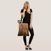 幾何モダンキリン、銅および茶色 トートバッグ (モデル)