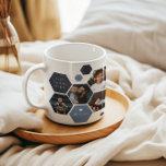 幾何六角 | モダン 4写真父の日 コーヒーマグカップ<br><div class="desc">4フォトコラージュはトレンディーのハニカムモダン形状と対照的なブルーに囲まれ、パーソナライズの選択。白いレタリングでカスタム自分のメッセージでパーソナライズ。すべての色を変更できる。これらは全てのパパに最適な贈り物だ。一生の宝になる贈り物だ！任意のモニカカスタマイズーに対して可能- papa，ペペ，グランドパパ，グランドパペ，グランプ，グランプ，グランプ，グランプ，ゲーパ，ポーポップ・アートのプ，ポピー，ポピー，ポップ，パピー，ノーノ，ババ，アブエロ，ツト，サバ，ロロなど).デザインの右側カスタムにある[このデザインテンプレートを編集する]ボックスまたは青い[文字を編集すクリックる]ボタンを使用しての配置を行うと、フォントと色を変更しカスタマイズて、このデザインに追加の情報や画像を追加します。クリックカスタマイズ「続く」を選択して完全な編集オプションを開く。調整もし品(サンキューカード等)が必要な場合は連絡ご注文をカスタムお願い。****私が必要なカスタムの要求に対し救済て、このマーチャンダイズをカートに入れないで。代わりに、電子メールでお客様のリクエストをlauralise@iyhtvdesigns.comに送る商品が利用可能になると、あなたのマーチャンダイズへのリンクが電子メールで送信される。そのリンクを使用して注文を行うことができる。48時間まで許可して。</div>