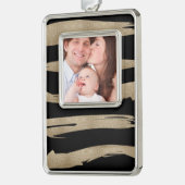 幾何名門私立校風のパターン黒と金ゴールドストライプ シルバープレートフレームオーナメント (左)