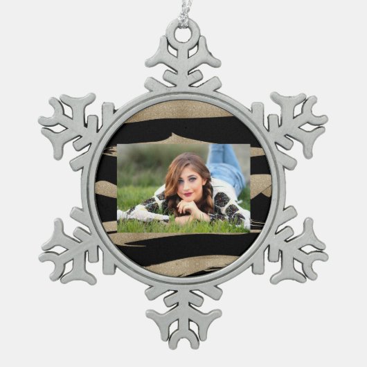 幾何名門私立校風のパターン黒と金ゴールドストライプ スノーフレークピューターオーナメント (正面)