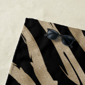 幾何名門私立校風のパターン黒と金ゴールドストライプ ビーチタオル (インサイチュ)