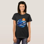 幾何学シャークオーシャンウェーブエンブレム Tシャツ (正面フル)
