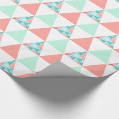 幾何学三角形ミントグリーンコーラルピンクパターン ラッピングペーパー (角)