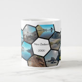 幾何学六角形フォトコラージュニュージーランドコースト ジャンボコーヒーマグカップ (正面)