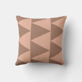 幾何学大きな三角形モチャムースほこりっぽいピンク クッション (裏面)