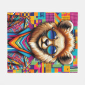 幾何学模様のカラフルの上にライオン フリースブランケット (正面(横))