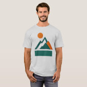 幾何学模様の山の日の入りTシャツ Tシャツ (正面フル)