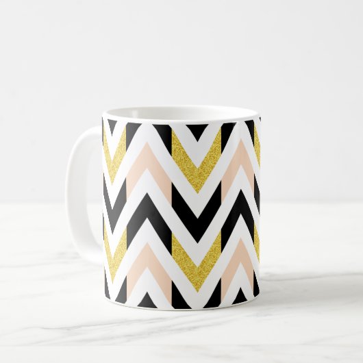 幾何学模様の黒、金ゴールド、ピンクとホワイトシェブロン コーヒーマグカップ (正面左)