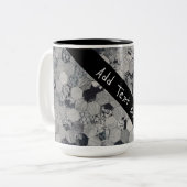 幾何学模様（灰色、白、黒） ツートーンマグカップ (正面左)