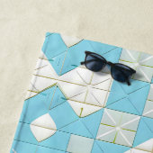 幾何学模様（青と白） ビーチタオル (インサイチュ)