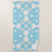 幾何学模様（青と白） ビーチタオル (正面)