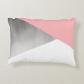 幾何学的なエレガントでモダンでフェイクな銀製の赤面のピンク アクセントクッション (裏面)