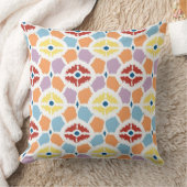 幾何学的なカラフルなダイヤモンドのイカット クッション (ブランケット)