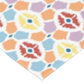 幾何学的なカラフルなダイヤモンドのイカット テーブルクロス (アングル)