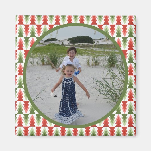 幾何学的なクリスマスツリーの森 マグネット (正面)