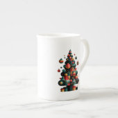 幾何学的なクリスマスツリー ボーンチャイナマグカップ (正面右)
