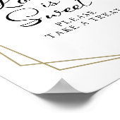 幾何学的なダスティーブルーの花のラブイズスイートサイン ポスター (角)