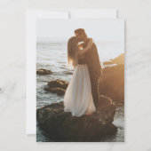 幾何学的なバラ色の花枠の結婚式 招待状 (裏面)