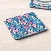 幾何学的なパターンのフラミンゴ及びやし コースター (左側)