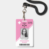 幾何学的なピンクの三角形 登録看護師 RN バッジ (正面（ネックストラップ付）)