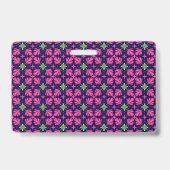 幾何学的なピンクの花の花弁の抽象的なパターン バッジ (裏面)