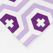 幾何学的なラベンダーの紫色の六角形及び十字パターン フリースブランケット (角)