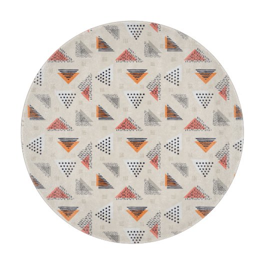 幾何学的な三角形の手描きのパターン カッティングボード (正面)