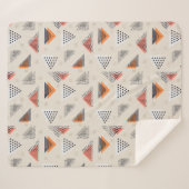 幾何学的な三角形の手描きのパターン シェルパブランケット (正面(横))