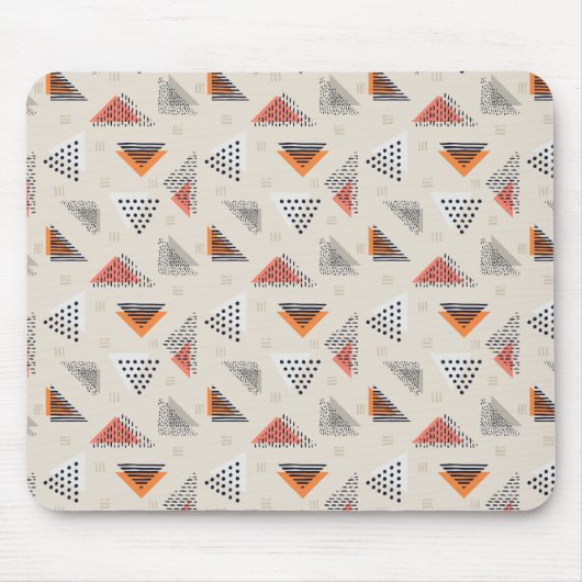 幾何学的な三角形の手描きのパターン マウスパッド (正面)