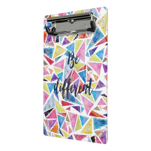 幾何学的な三角形パターン「be」違う引用文 ミニクリップボード (アングル2)