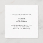 幾何学的な上敷のミニマルでシックなカメラマン スクエア名刺 (裏面)