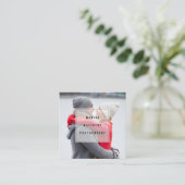 幾何学的な上敷のミニマルでモダンなカメラマン スクエア名刺 (スタンド正面)