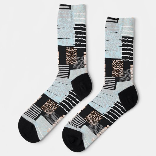 幾何学的な形状とストライプ ソックス (左)