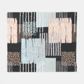 幾何学的な形状とストライプ フリースブランケット (正面(横))