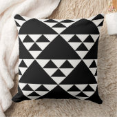 幾何学的な民族三角形のパターン白と黒 クッション (ブランケット)