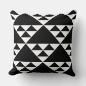 幾何学的な民族三角形のパターン白と黒 クッション (正面)