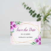 幾何学的な紫のカラユリの結婚式の日付を保存 案内ポストカード (スタンド正面)