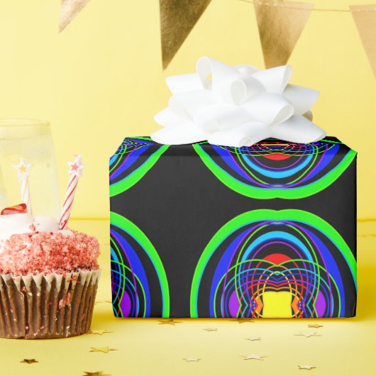 幾何学的な虹色のシェイプ ラッピングペーパー (誕生日パーティー)