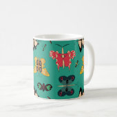 幾何学的な蝶緑のマグ コーヒーマグカップ (正面右)