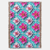 幾何学的な青の背景にピンクの花 スローブランケット (正面縦)