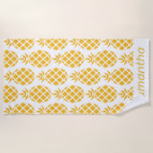 幾何学的な黄色のパイナップルパタパーソナライズされたーン ビーチタオル (正面)