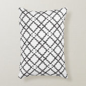 幾何学的な黒い点々のあるダイヤモンド形状パターン アクセントクッション (正面(垂直))